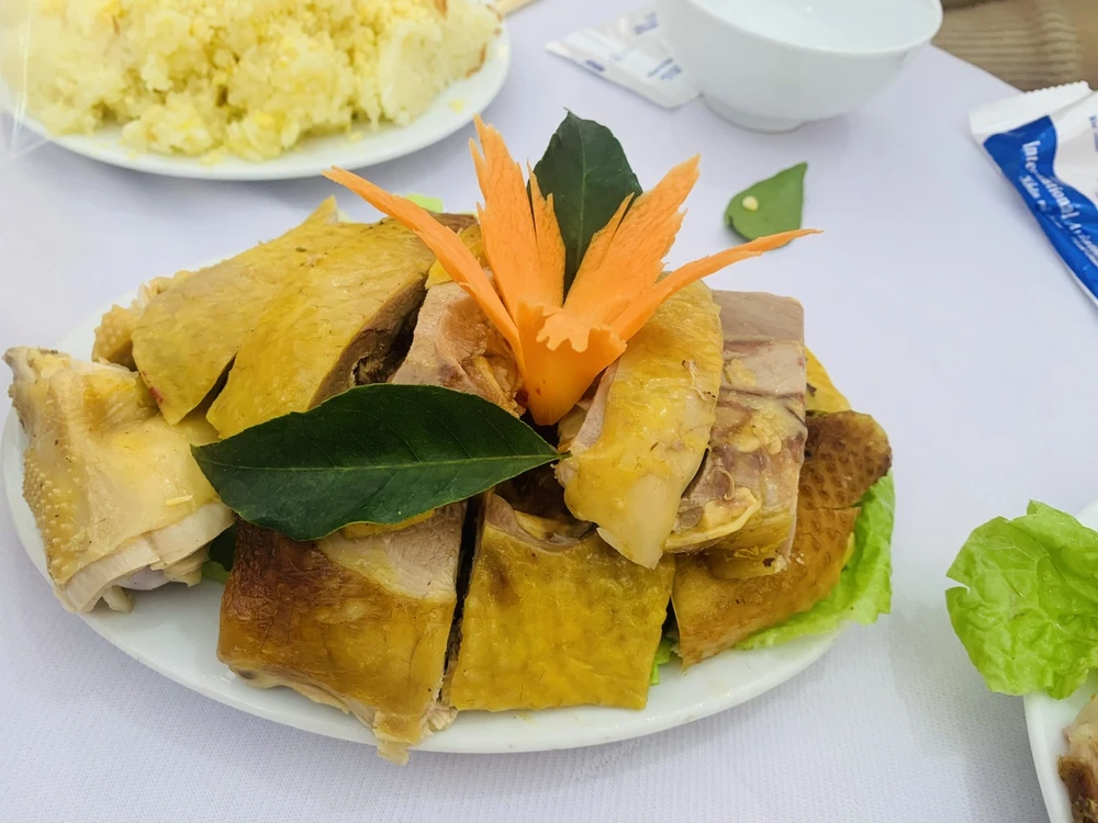 Bằng cách làm theo những lời khuyên này, bạn có thể giảm đáng kể nguy cơ ngộ độc thực phẩm trong mùa hè, đảm bảo an toàn và tăng cường sức khỏe tốt hơn. Ảnh: PHƯƠNG LÊ. Tránh ngộ độc thực phẩm trong mùa hè này bằng cách làm theo những lời khuyên sau.jpg
