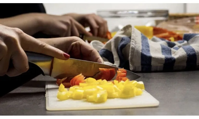 Mẹo cắt rau củ đúng cách để có dinh dưỡng tối đa.jpg