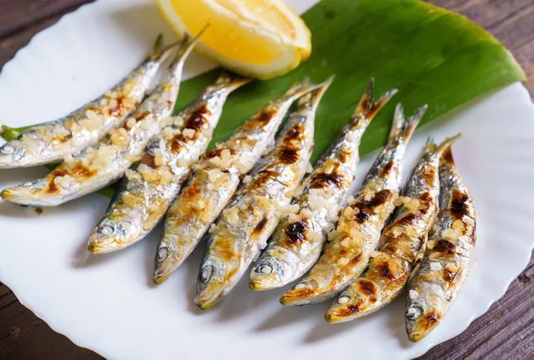 Ăn cá mòi là một lựa chọn tuyệt vời vì nó chứa nhiều chất dinh dưỡng khác nhau, bao gồm chất béo omega-3, protein và canxi, tất cả đều quan trọng đối với sức khỏe. Ảnh: JAVIER ZAYAS/GETTY IMAGES. Lợi ích sức khỏe của khi ăn cá mòi.jpg