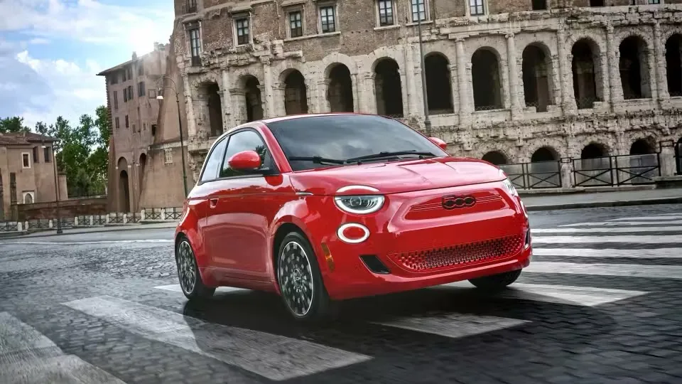 Ô tô điện đã qua sử dụng này có thiết kế bắt mắt. Ảnh: Fiat. Ô tô điện đã qua sử dụng tốt nhất dưới 375 triệu đồng vào năm 2024.jpg