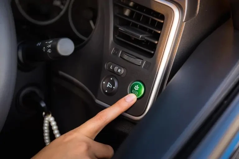 Chế độ Eco trên xe ô tô có thể giúp bạn tiết kiệm chi phí nhiên liệu và đó cũng là giúp bạn sẵn sàng sửa đổi hành vi lái xe của mình. Ảnh: iStock. Chế độ Eco trên ô tô là gì?.jpg