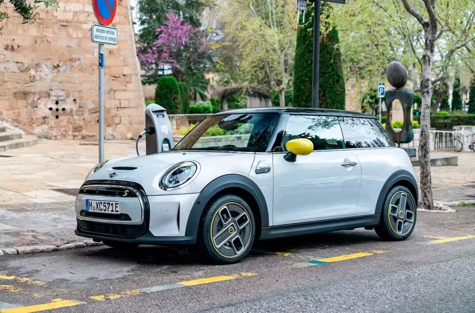 Tập đoàn BMW phải đối mặt với phản ứng dữ dội của Mỹ vì sử dụng các bộ phận bị cấm.jpg