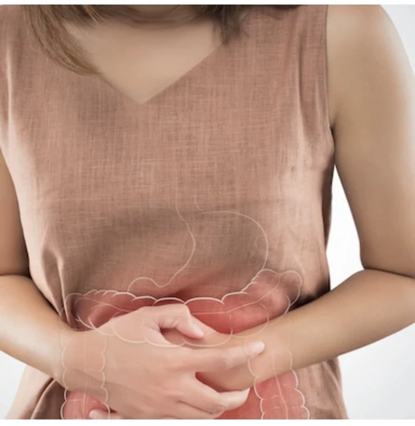 Uống nước ép rau hay uống nước hoặc tránh thực phẩm chế biến là một trong những lời khuyên giúp giảm tình trạng viêm trong cơ thể. Ảnh: iStock. Thực hiện lời khuyên này giúp giảm tình trạng viêm trong cơ thể.jpg