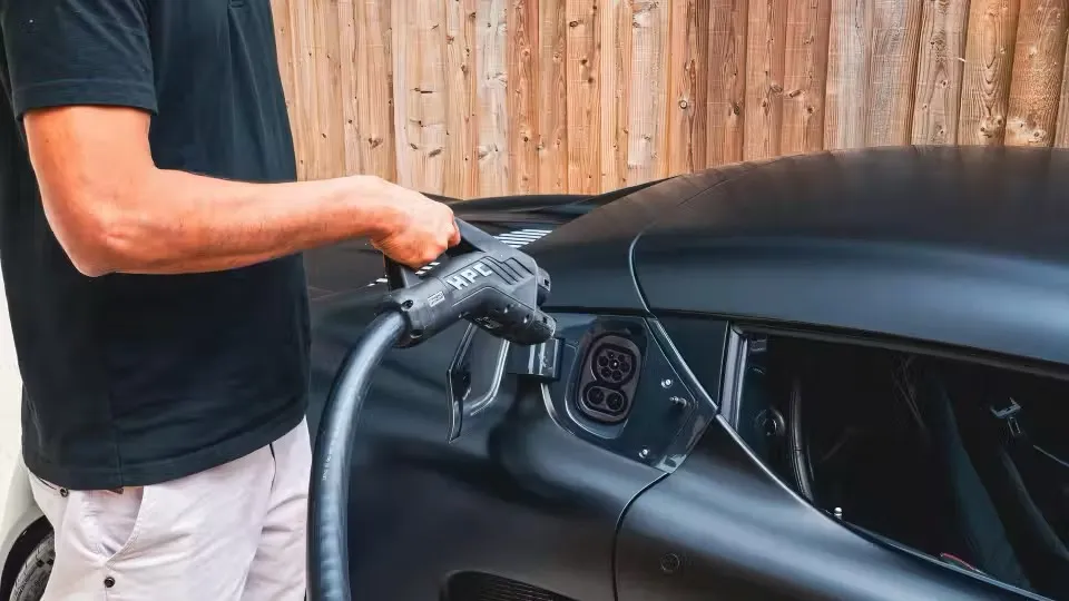 Pin xe điện mới tăng phạm vi hoạt động 192 km trong 4 phút sạc.jpg