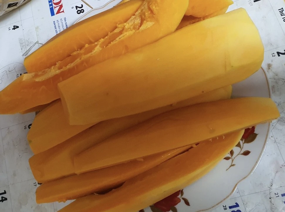 Tránh kết hợp đu đủ với sữa, thực phẩm giàu protein, lên men, chất béo, cay hoặc trái cây họ cam quýt để không khó tiêu và các vấn đề sức khỏe tiềm ẩn. Ảnh: PHƯƠNG LÊ. Tránh kết hợp đu đủ với 8 loại thực phẩm này vì không tốt cho sức khỏe.jpg