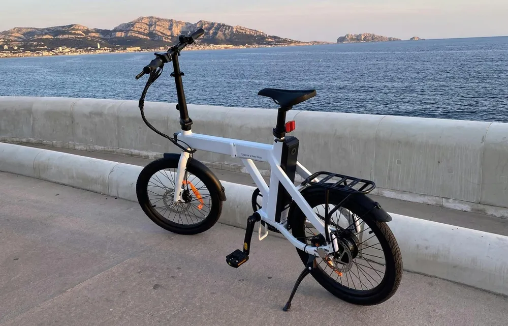 Độc đáo chiếc xe đạp điện gấp có giá 30 triệu đồng.jpg