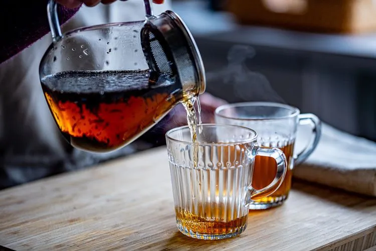 Có một số loại trà thảo mộc có thể tương tác với thuốc làm loãng máu và các loại thuốc khác. Ảnh: GETTY. Một số loại trà thảo mộc có thể ảnh hưởng đến tác dụng của thuốc.jpg