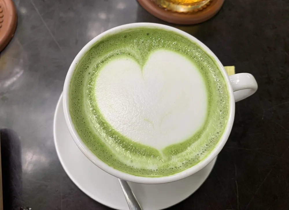 Trà xanh, nước ép lựu, nước ép củ cải đường, trà bạc hà... là những loại đồ uống có thể giúp tăng cường sức khỏe nhận thức của bạn. Ảnh: PHƯƠNG LÊ. 8 loại đồ uống có thể giúp tăng cường sức khỏe nhận thức.jpg