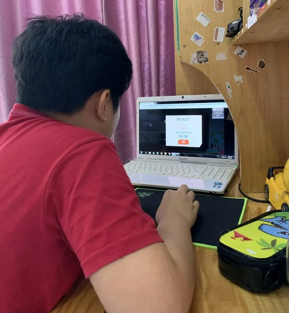 Điều chỉnh độ sáng, độ tương phản, duy trì khoảng cách, sử dụng bộ lọc ánh sáng xanh... là những mẹo giúp bảo vệ mắt khi sử dụng thiết bị điện tử kéo dài. Ảnh: PHƯƠNG LÊ. Mẹo giúp bảo vệ mắt khi sử dụng thiết bị điện tử bị điện tử kéo dài.jpg