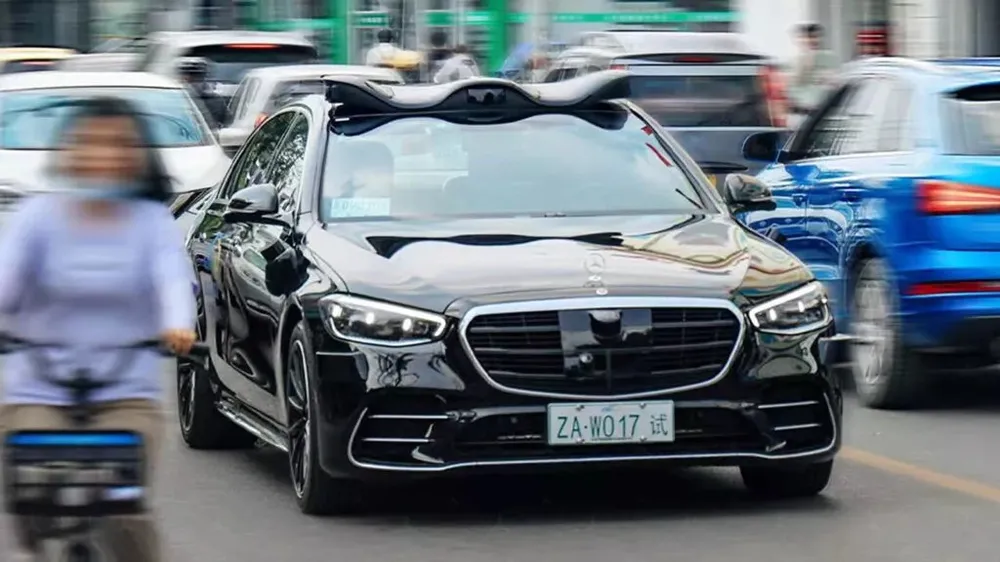 Mercedes trở thành nhà sản xuất ô tô đầu tiên bắt đầu thử nghiệm hệ thống lái xe tự động cấp độ 4 tại Trung Quốc. Ảnh: Mercedes. Mercedes thử nghiệm hệ thống lái xe tự động cấp độ 4 tại Trung Quốc.jpg
