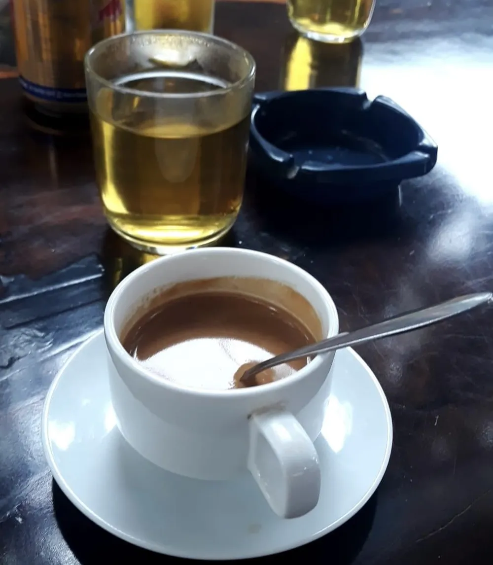Uống cà phê sẽ không gây mất nước ở người lớn khỏe mạnh, ngay cả khi tập thể dục và nó còn được coi là chất lợi tiểu. Ảnh: PHƯƠNG LÊ. Uống cà phê có thể gây mất nước không?.jpg