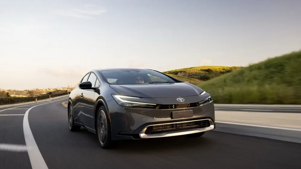 Chiếc xe hybrid thời trang này có thiết kế đường nét thanh mảnh và thể thao. Ảnh: Toyota. Đây là những chiếc xe hybrid thời trang và thú vị khi lái.jpg