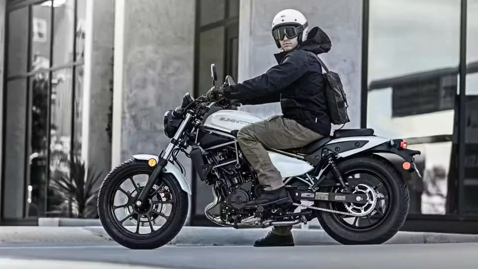 Xe mô tô có giá khởi điểm là 6.649 USD (khoảng hơn 166 triệu đồng). Ảnh: Kawasaki. Những xe mô tô mạnh mẽ nhất dưới 250 triệu đồng.jpg