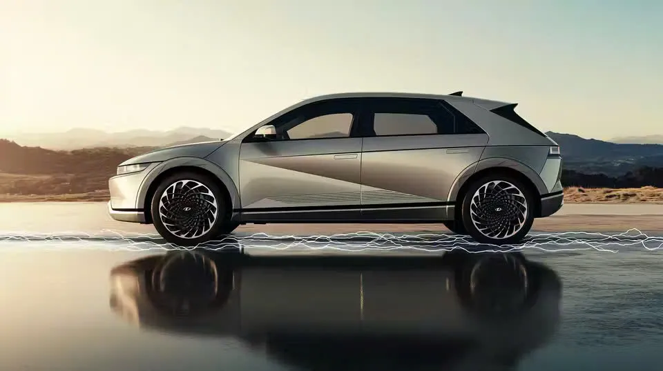 Thương hiệu Hyundai quyết tâm biến đường sạc không dây thành hiện thực và sẽ xóa tan nỗi lo về phạm vi hoạt động khi nói đến quyền sở hữu xe điện. Ảnh: Carbuzz. Thương hiệu Hyundai quyết tâm biến đường sạc không dây thành hiện thực.jpg