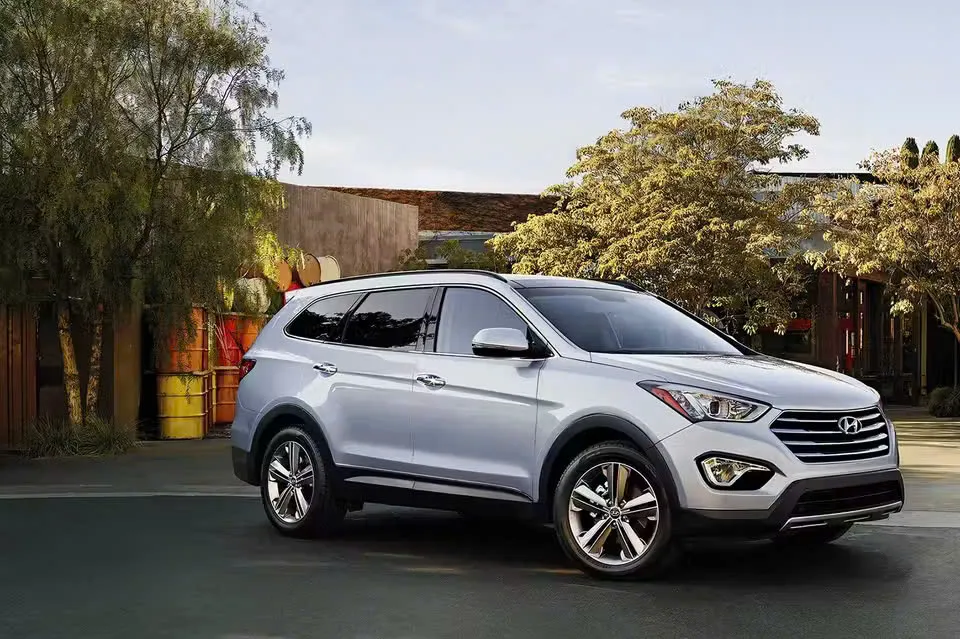 Hyundai Santa Fe 2016 là thế hệ thứ ba. Ảnh: Hyundai. Những năm mẫu xe cũ của Hyundai Santa Fe có độ tin cậy tốt nhất.jpg