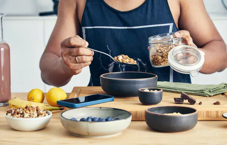 Các chất dinh dưỡng đa lượng như carbohydrate, protein và chất béo rất cần thiết để hỗ trợ tăng cơ. Ảnh: MARKO JAN/GETTY IMAGES. Chất dinh dưỡng đa lượng nào để hỗ trợ tăng cơ bắp?.jpg