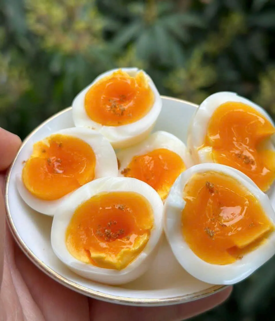 Tiêu thụ trứng một quả mỗi ngày được coi là an toàn cho hầu hết mọi người và nó cũng không làm tăng nguy cơ cholesterol cao. Ảnh: PHƯƠNG LÊ. Tiêu thụ trứng có làm tăng nguy cơ cholesterol cao không?.jpg