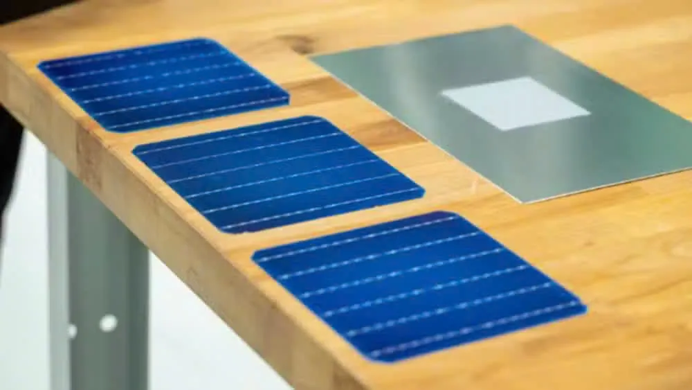 Mercedes-Benz nghiên cứu ‘Biến sơn xe thành pin mặt trời’: Bước đột phá cho xe điện?.jpg