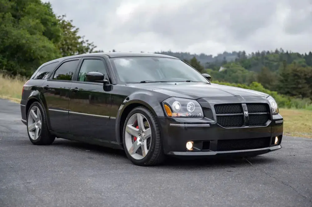 11 mẫu xe cổ điển hấp dẫn giới mê xe năm 2025.jpg