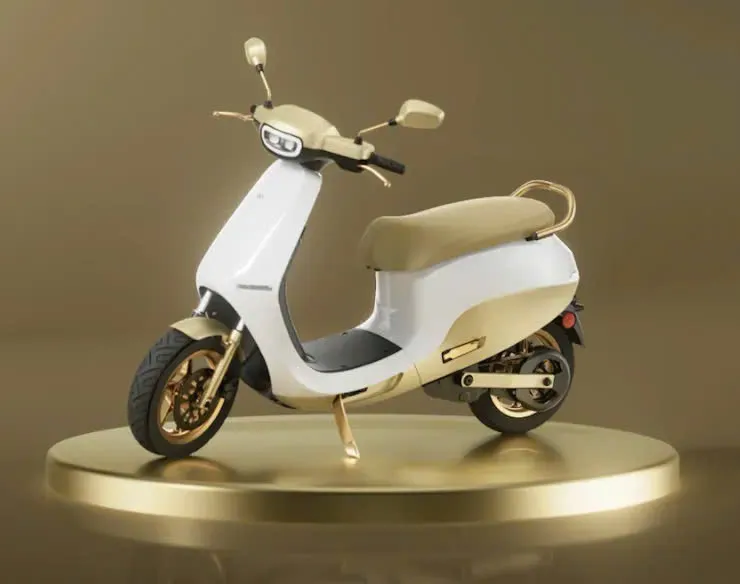 Chiêm ngưỡng xe tay ga điện dát vàng 24K.jpg