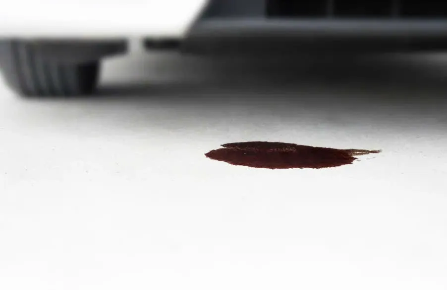 9 lý do khiến xe của bạn bị rò rỉ dầu.jpg