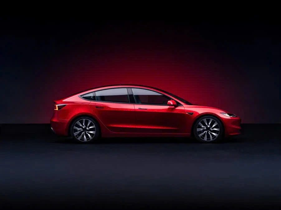 Toyota Corolla, Toyota Prius và Tesla Model 3 là 3 mẫu xe ô tô có phí bảo dưỡng rẻ, với 10 năm dưới 5.000 USD (tương đương 125 triệu đồng). Ảnh: Motorbiscuit. Top 3 mẫu xe ô tô có phí bảo dưỡng rẻ bất ngờ.jpg
