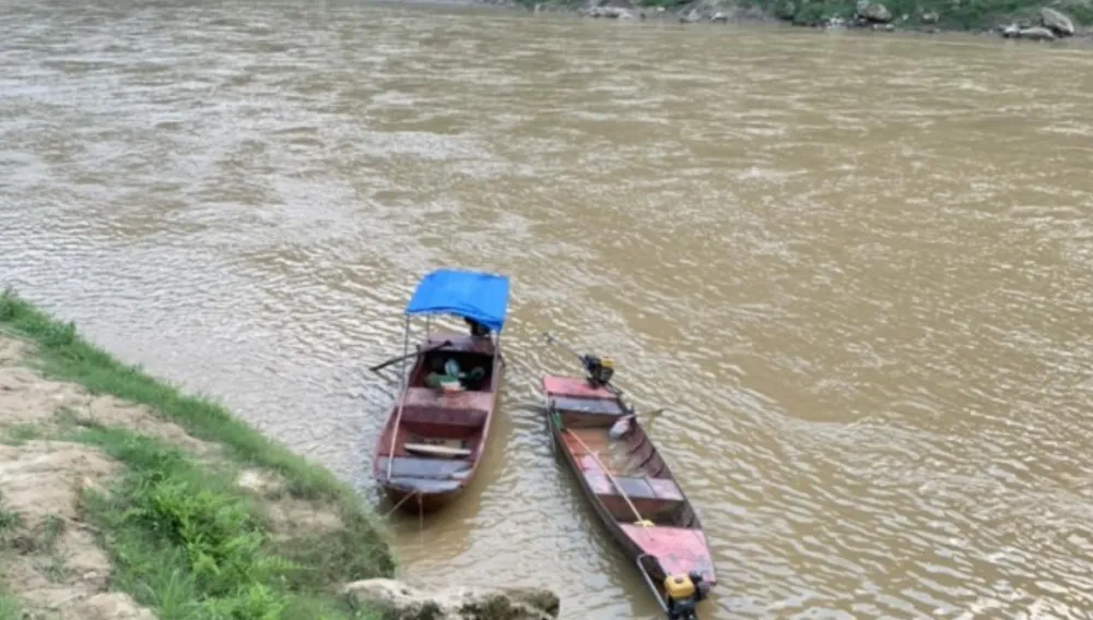 Hiện trường vụ lật thuyền khiến một người chết và bốn người mất tích. Ảnh CTV Hiện trường vụ lật thuyền khiến một người chết và bốn người mất tích. Ảnh CTV