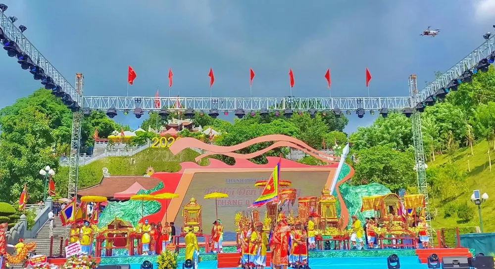 Quang cảnh Lễ khai hội Đền Cửa Ông, thành phố Cẩm Phả, tỉnh Quảng Ninh. Ảnh CTV