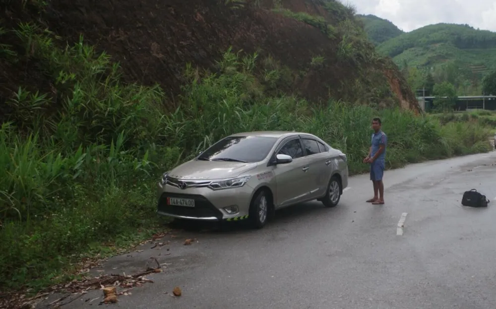 Nghi phạm Vũ Hồng Quân mô tả lại hành vi phạm tội của mình. Ảnh: CTV