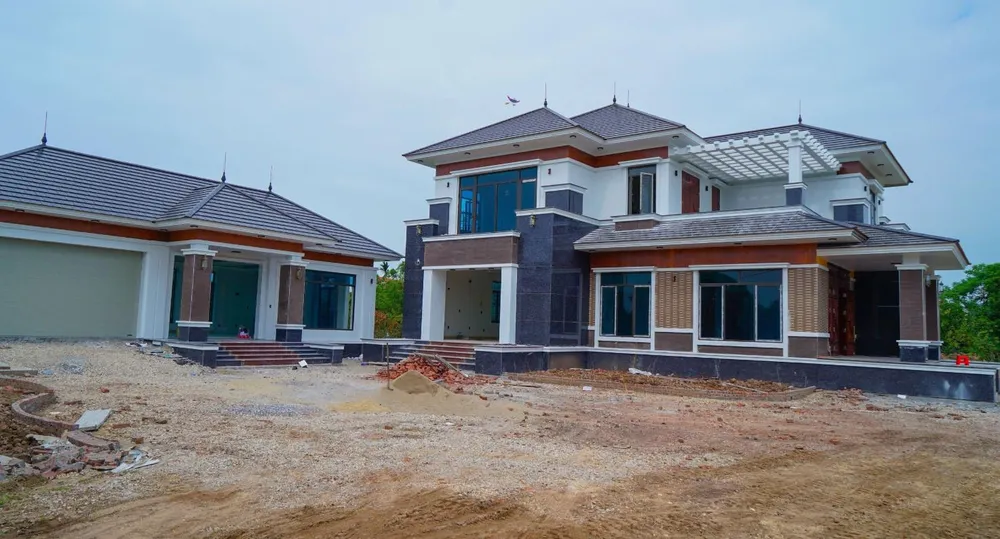 Căn ‘biệt phủ’ xây dựng trái phép trên đất nông trường. Ảnh: CTV