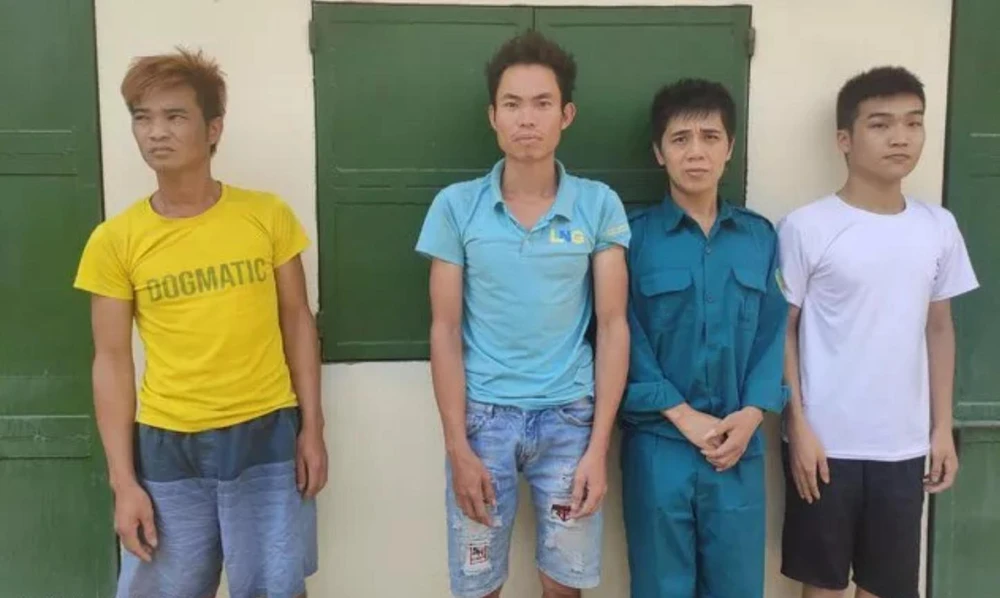 Các nghi phạm trong đường dây đánh bạc trên không gian mạng. Ảnh CA