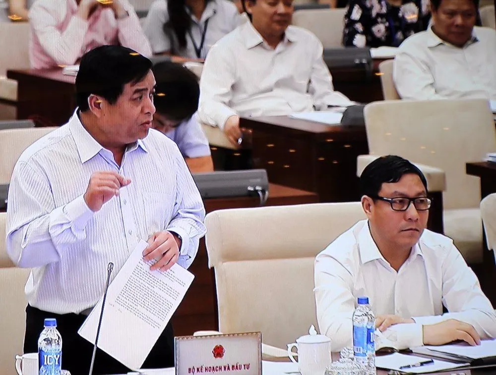 'Chưa đến mức 'cháy nhà, chết người', sao phải sửa?' ảnh 1 Bộ trưởng Nguyễn Chí Dũng: "Có những vấn đề nhỏ, nhưng nếu sửa được thì sẽ có tác dụng lớn". Ảnh: CHÂN LUẬN