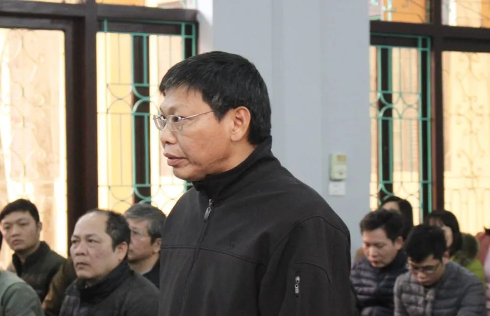 Cả nước đang chống tham nhũng rất nóng, ông biết không?