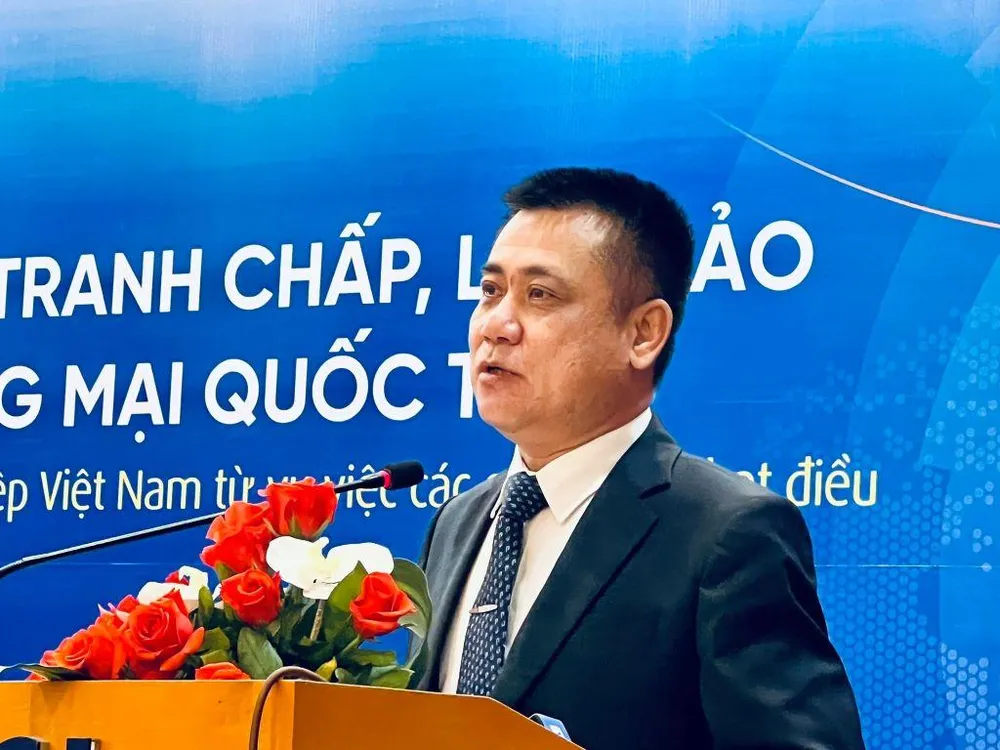 Ông Bạch Khánh Nhựt, Hiệp hội Điều Việt Nam thông tin về vụ 76 container hạt điều bị lừa đảo xuất khẩu sang Italia. Ảnh: CHÂN LUẬN