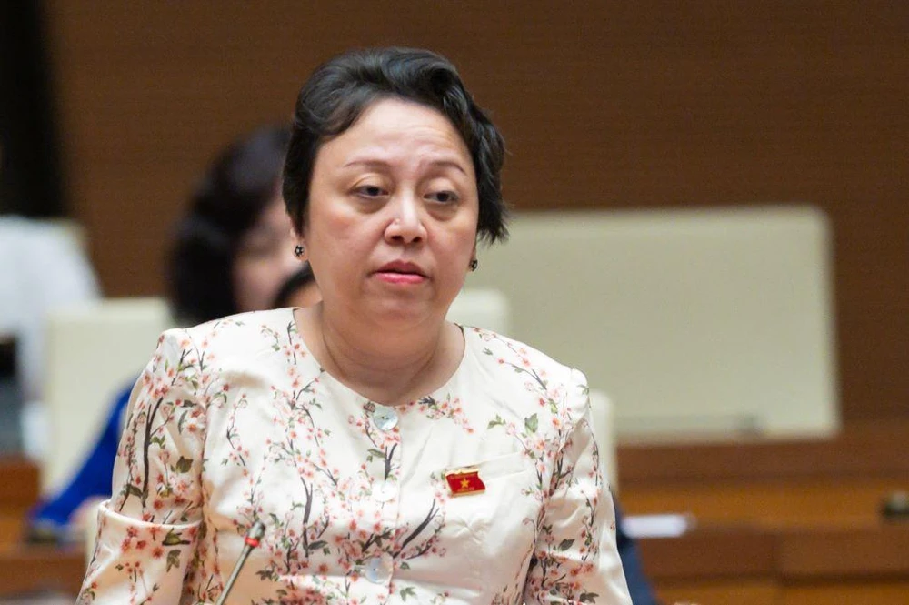 ĐB Phạm Khánh Phong Lan phát biểu về y tế ở Quốc hội chiều 27-10. Ảnh: PT