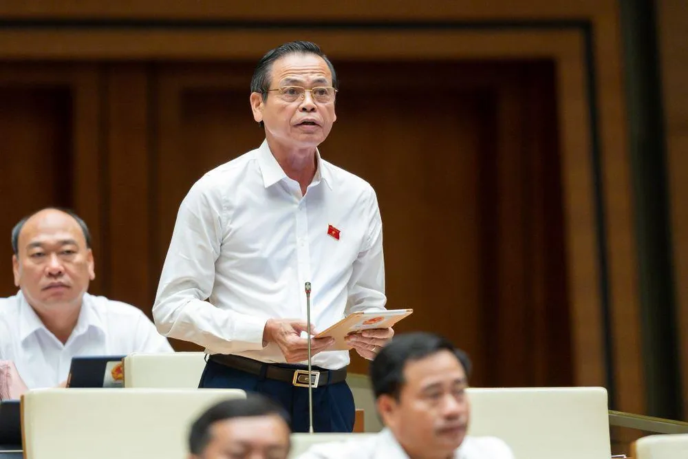 Đại biểu Trần Hữu Hậu cho rằng: thất thoát trách nhiệm, lãng phí niềm tin là một trong những nguyên nhân làm nghèo đất nước. Ảnh: PT