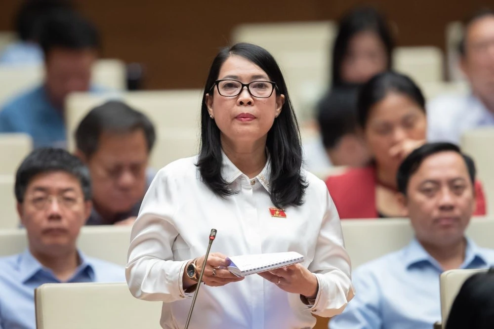 ĐB Nguyễn Thị Như Ý nói các quy định về PCCC cần tính toán để không phát sinh chi phí cho doanh nghiệp. Ảnh: QH