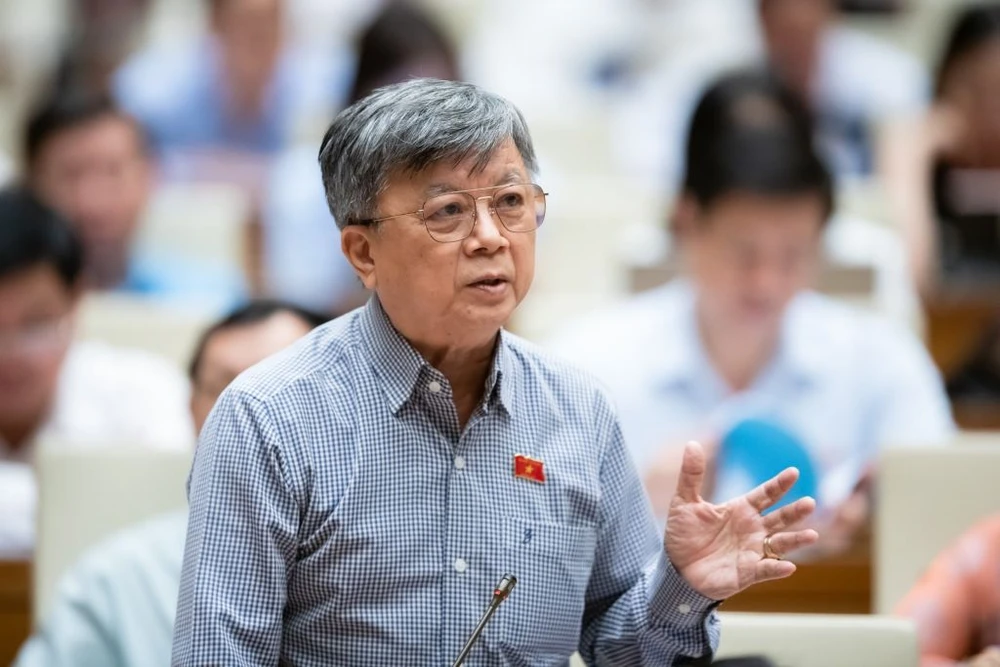 ĐB Trương Trọng Nghĩa nói cần phải có nhiều sự lựa chọn cho sở hữu chung cư. Ảnh: QH