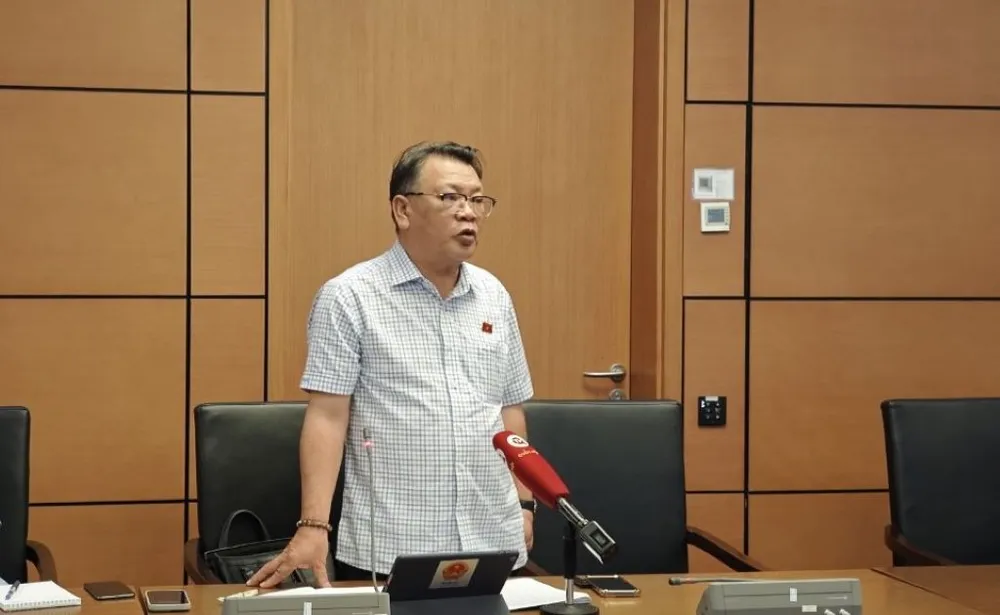 ĐB Nguyễn Tạo nói Luật không có từ "phụ trách" nên dẫn đến không có người đứng đầu chịu trách nhiệm, mọi việc đều tắc. Ảnh: TRỌNG PHÚ Lâm Đồng vắng Chủ tịch UBND tỉnh 150 ngày, mọi việc bị tắc