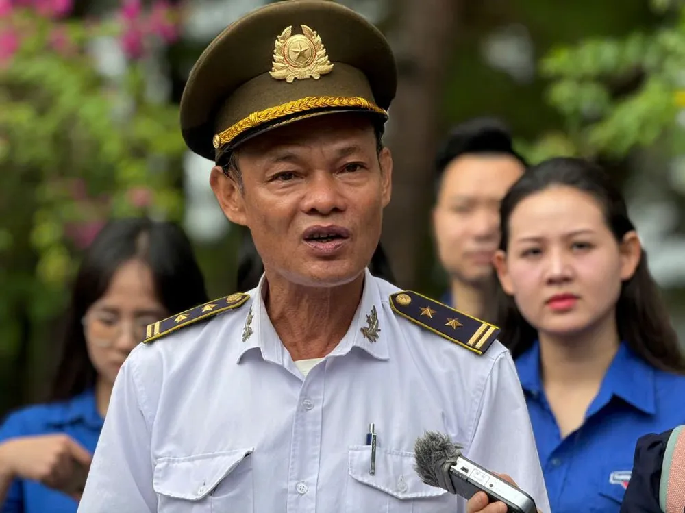Ông Hoàng Văn Minh, phụ trách Nghĩa trang liệt sĩ Quốc gia Trường Sơn. Ảnh: CHÂN LUẬN nguyen-chi-dung-nghia-trang-cong-vien-quan-trang.jpg