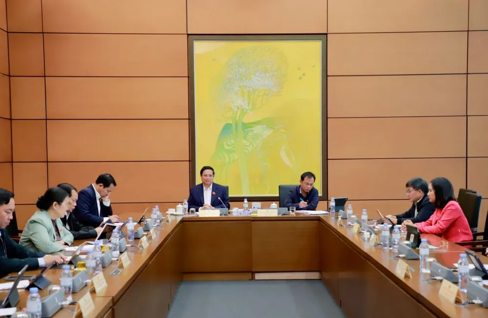 Thủ tướng nói về tăng trưởng GDP và việc bỏ Công an cấp huyện