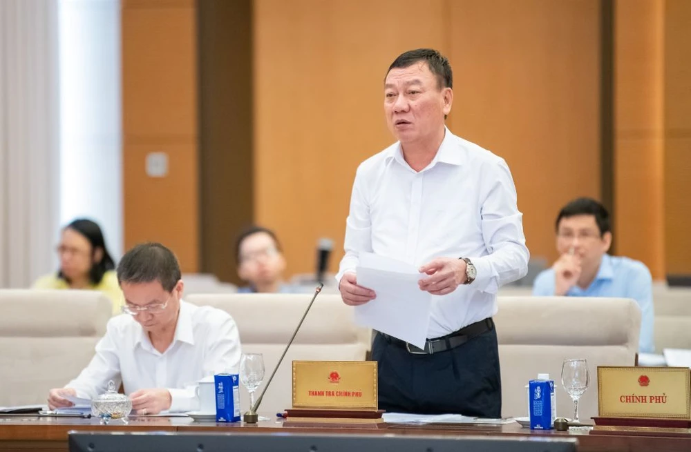 Tổng TTCP Đoàn Hồng Phong trình bày tờ trình. Ảnh: QH tvqh-doan-hong-phong-1.jpg