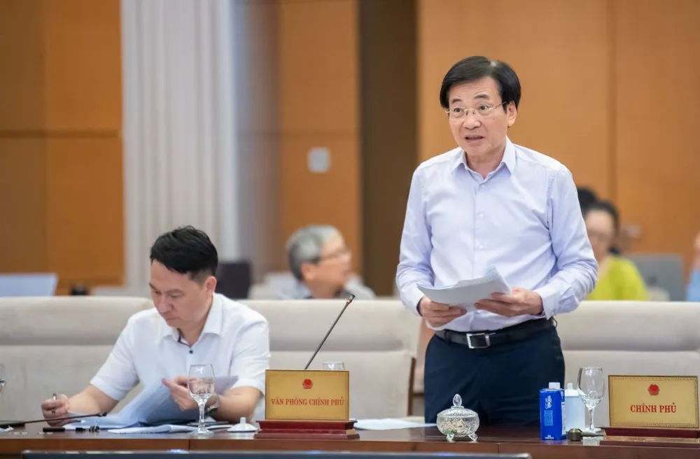 Bộ trưởng, Chủ nhiệm VPCP Trần Văn Sơn nói chưa bao giờ Chính phủ và các địa phương khẩn trương như hiện nay. Ảnh: QH Kỳ họp thứ 9, Quốc hội xem xét 64 nhóm nội dung và nhiều vấn đề quan trọng khác