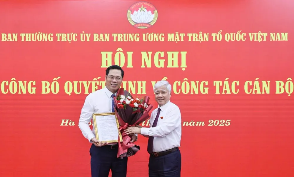 mat-tran-to-quoc-chien-quyet-dinh-hoa.jpg