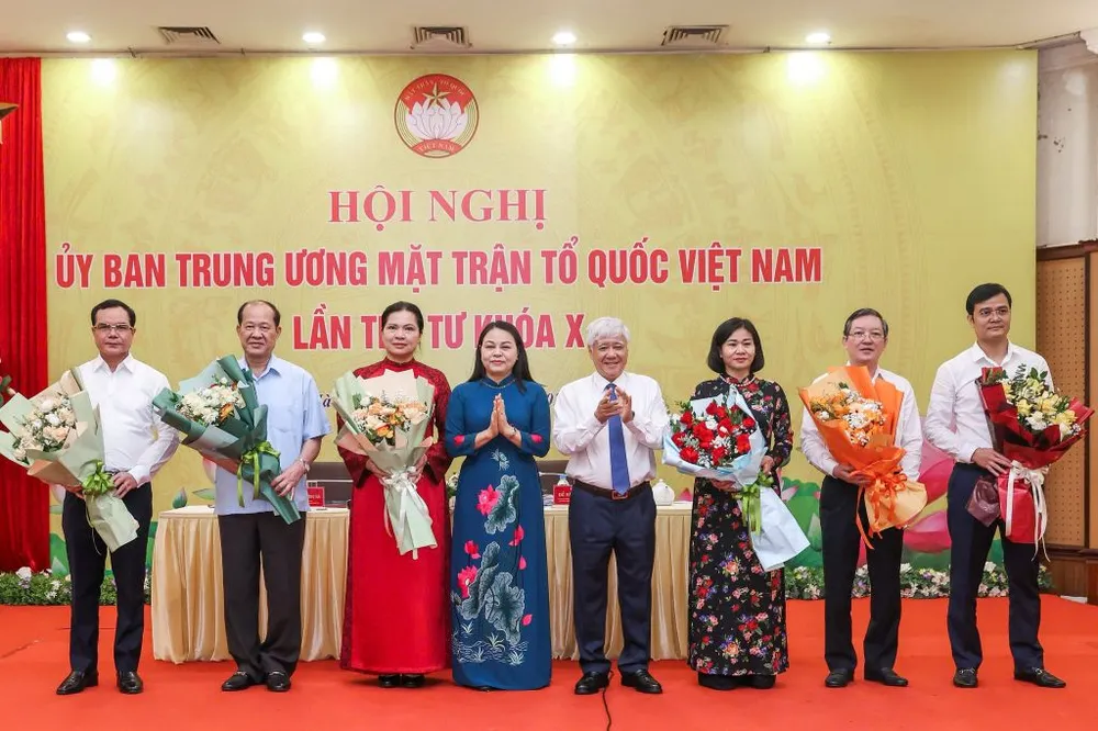 mat-tran-to-quoc-6-pho-chu-tich.jpg