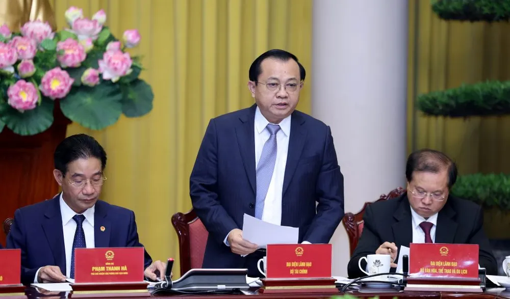 Thứ trưởng Lê Tiến Cận thông tin về các luật trong lĩnh vực tài chính. Ảnh: ĐỨC TUÂN luat-thue-tieu-thu-dac-biet_le-tien-can.jpg