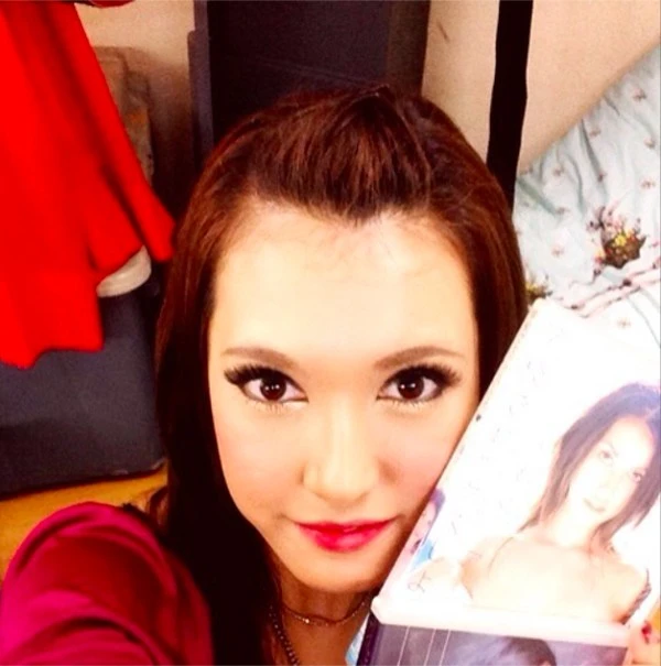 Maria Ozawa già nua, cứng đờ với khuôn mặt căng bóng như búp bê 5