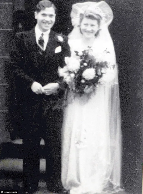 Chuyện tình cảm động của cặp vợ chồng nắm tay nhau đi suốt cuộc đời ảnh 2