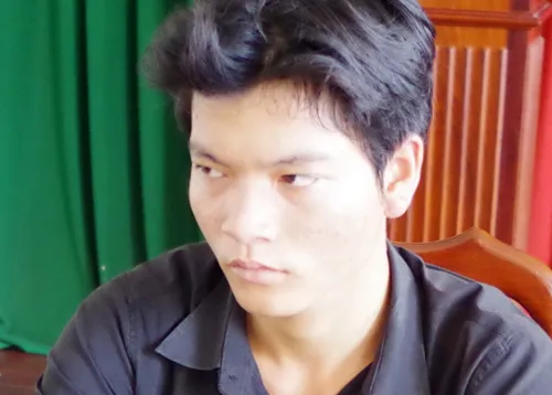 Lê VănĐông đến cơ quan điều tra đầu thú sáng nay sau gần một năm bỏ trốn. Ảnh:Đ.X. Dong-dau-thu-2-4693-1397485972.jpg