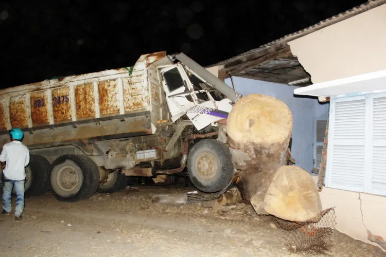 “Xe điên” chở đá tảng tông chết một học sinh ảnh 1